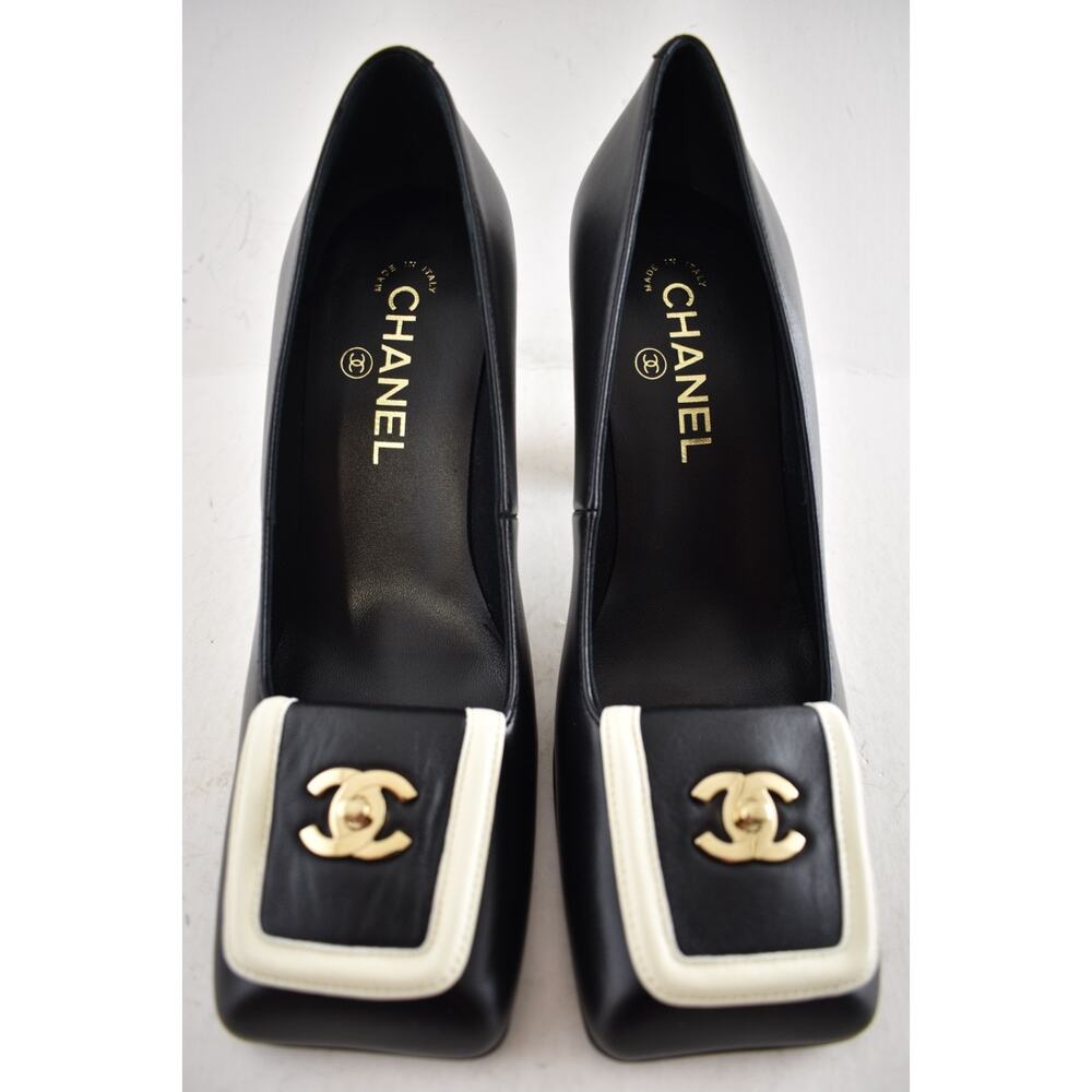 Chanel 26S Blazy Black White Square Toe Turnlock Gold CC Logo Block Heel Pump 39 - Picture 12 of 16